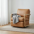 Fauteuil pivotant de salon en cuir sésame et chêne rustique avec silhouette épurée