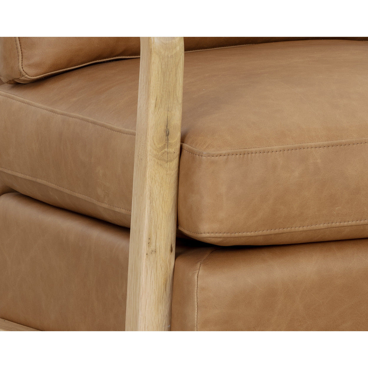 Fauteuil pivotant de salon en cuir sésame et chêne rustique avec silhouette épurée