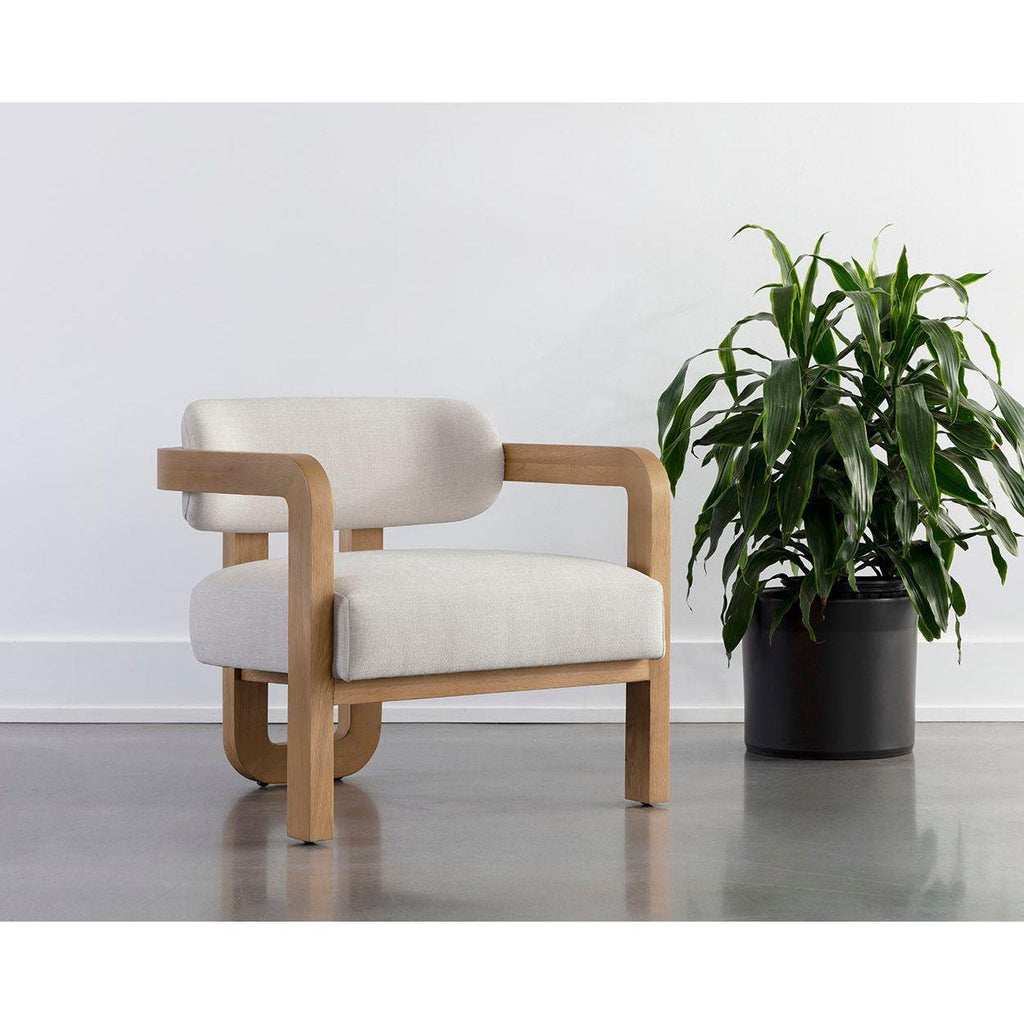 Fauteuil bas tripode en tissu Statuesque Performance et chêne brun avec accents en cuir pour le salon