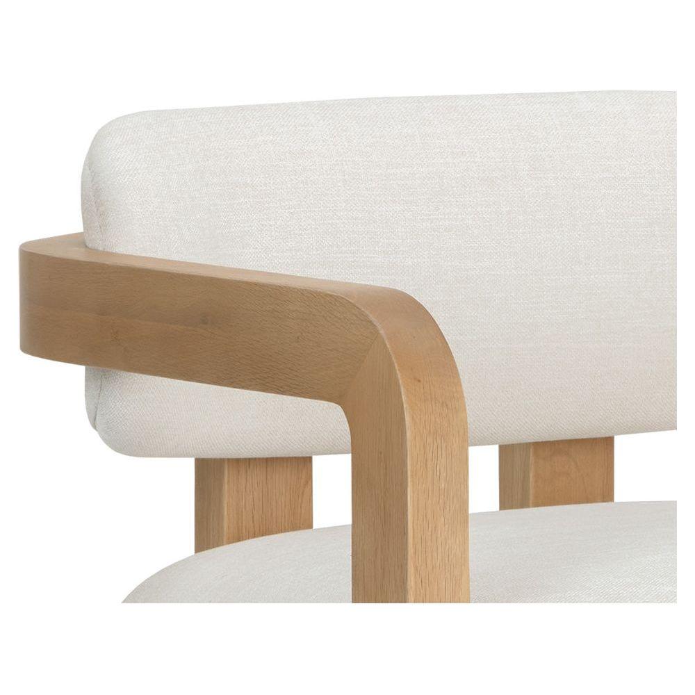 Fauteuil bas tripode en tissu Statuesque Performance et chêne brun avec accents en cuir pour le salon