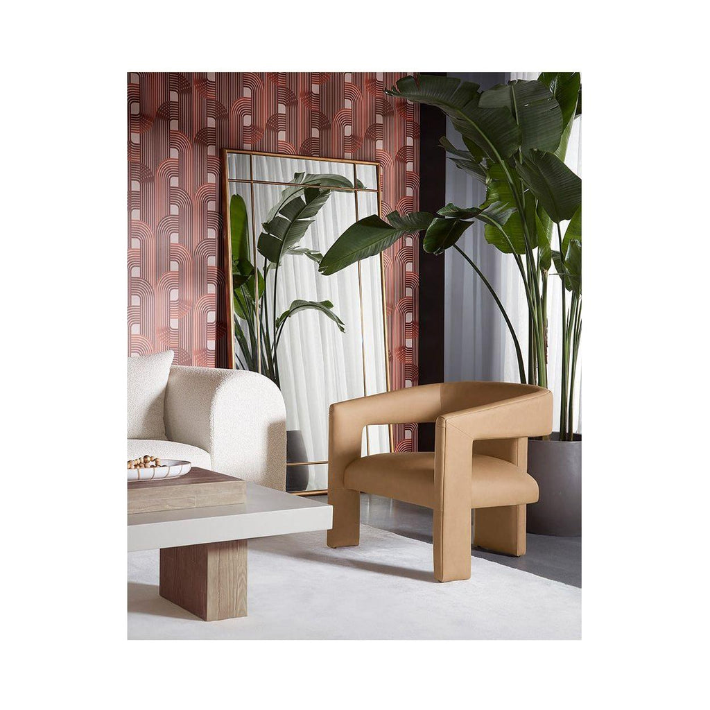 Fauteuil lounge en cuir Sculptural Sésame avec assise large et dossier arrondi pour salon