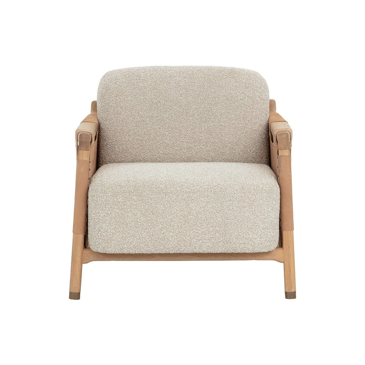 Fauteuil de salon artisanal en chêne massif et cuir nubuck avec détails cloutés et pieds dorés pour salon