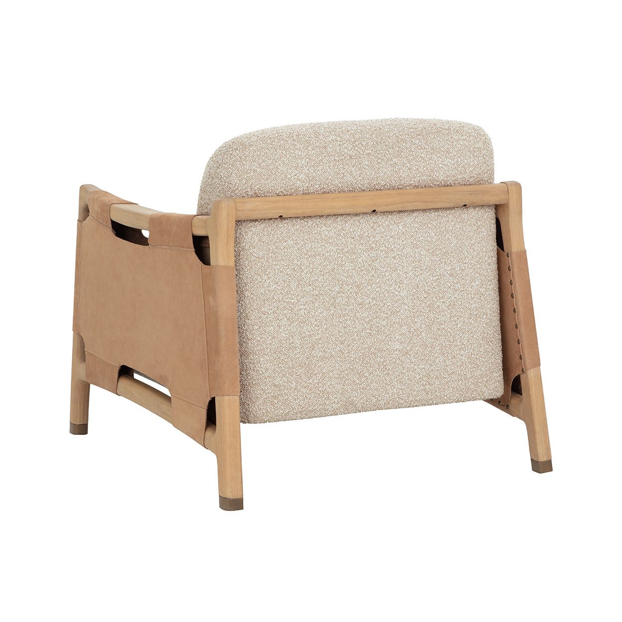 Fauteuil de salon artisanal en chêne massif et cuir nubuck avec détails cloutés et pieds dorés pour salon