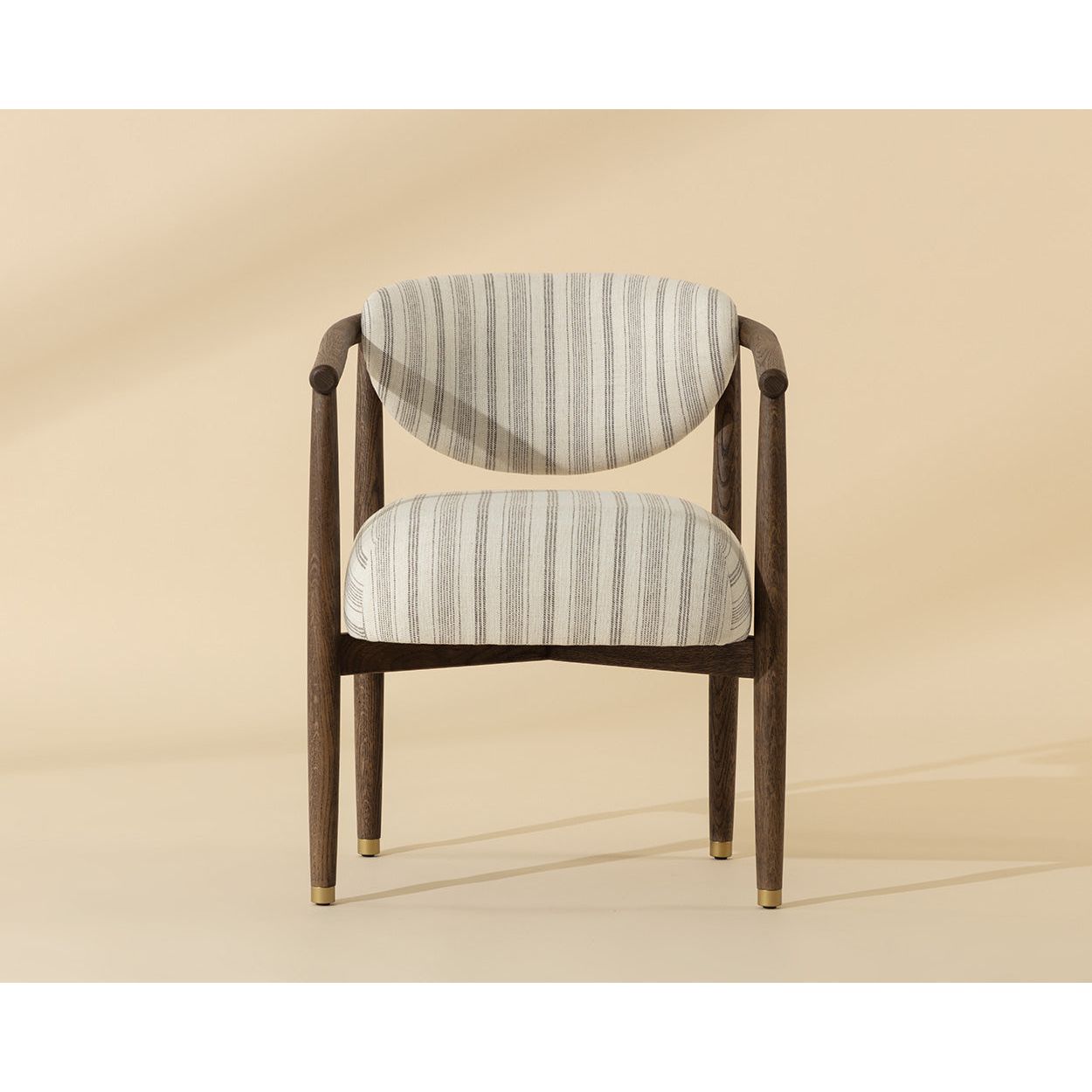 Fauteuil de salle à manger arrondi en chêne foncé et tissu avec capuchons en acier inoxydable pour salle à manger