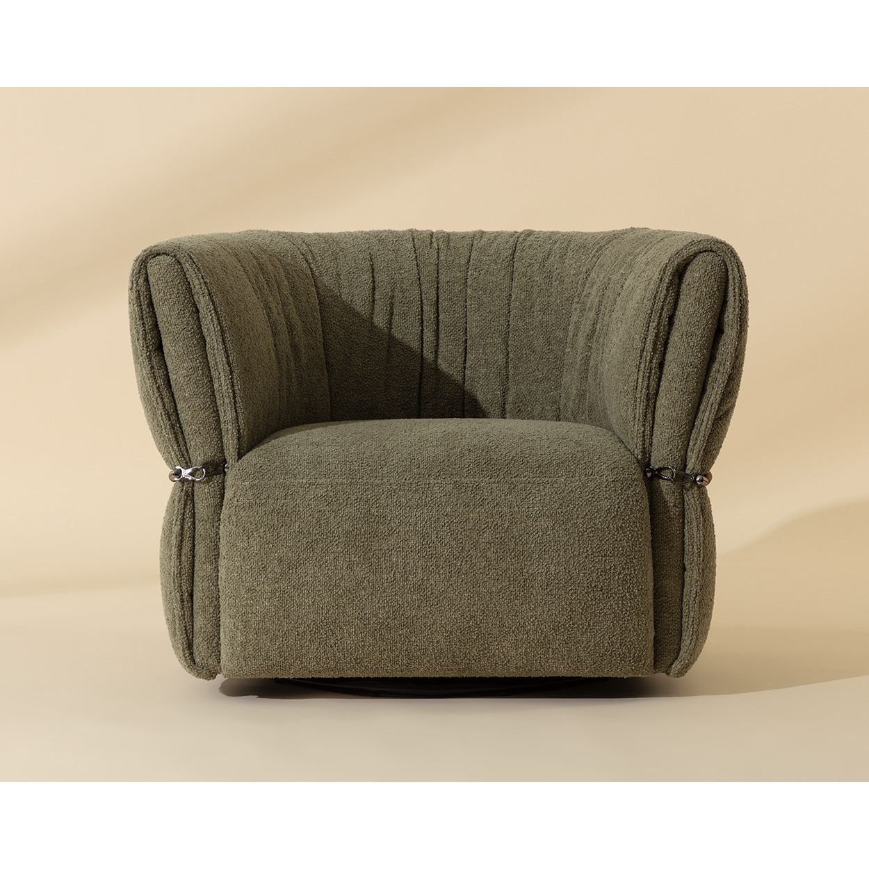 Fauteuil pivotant bas en tissu et cuir avec assise enveloppante pour salon