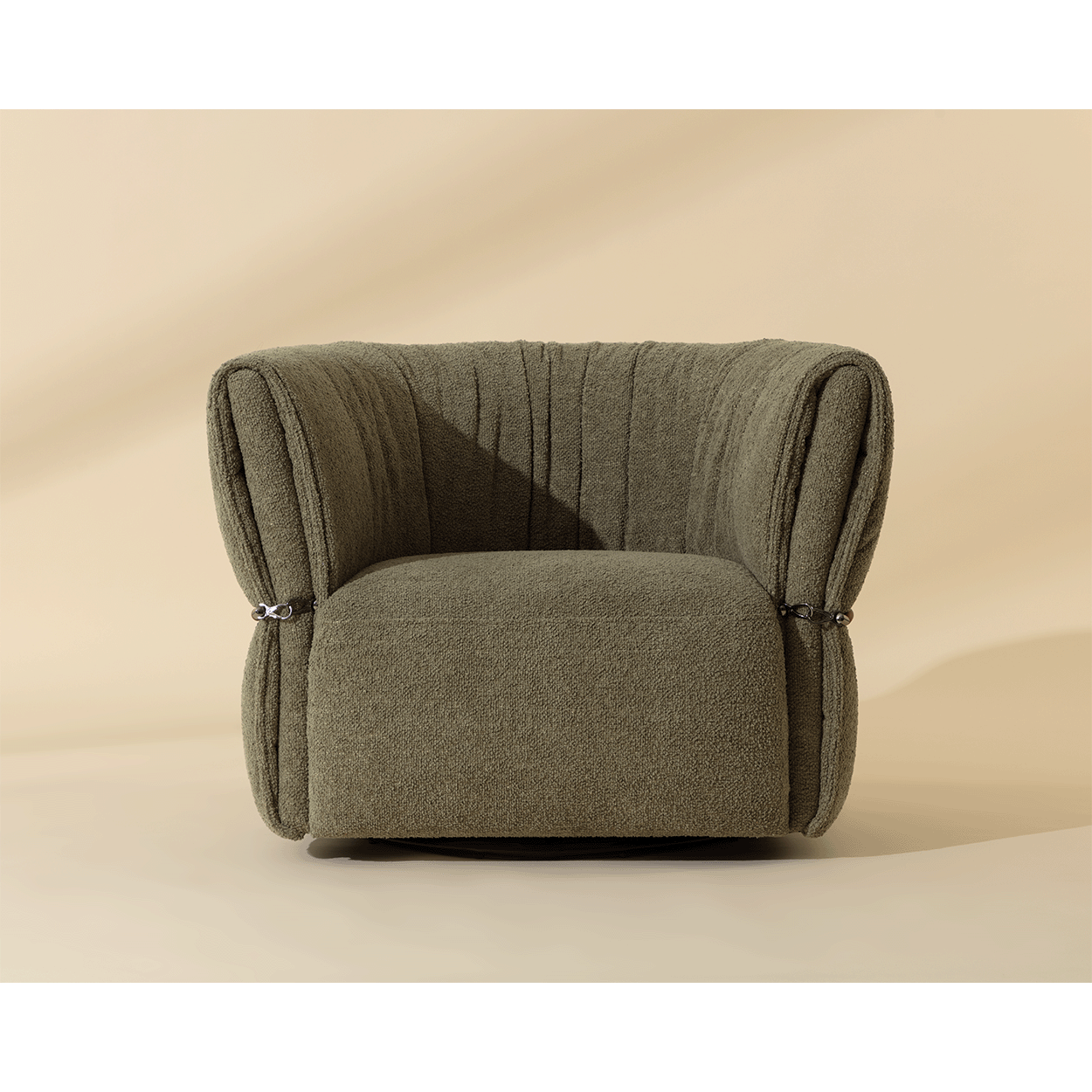 Fauteuil pivotant bas en tissu et cuir avec assise enveloppante pour salon