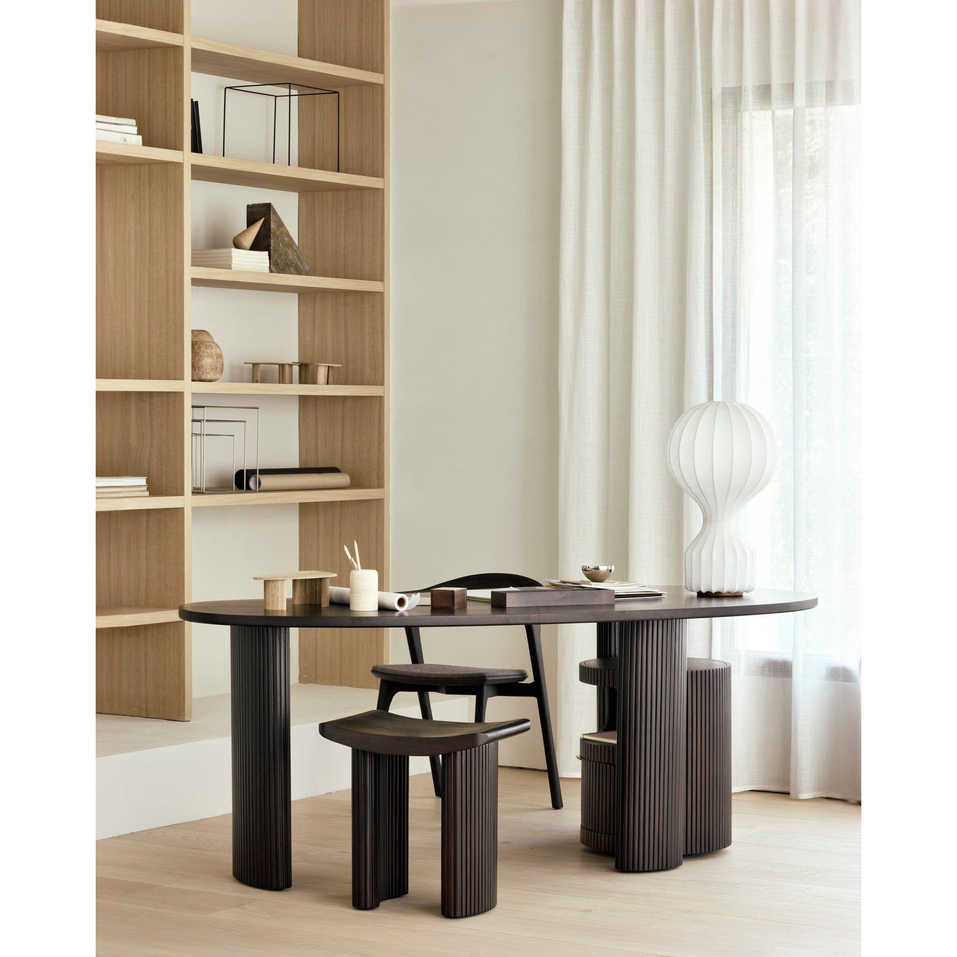Commode en acajou foncé sculptée à la main avec plateau galet et tiroir verrouillable pour bureau ou chambre à coucher