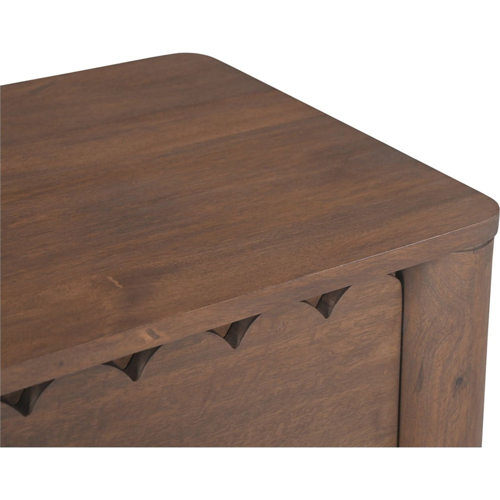 Table de chevet Shaker en bois de manguier avec bord festonné et poignées en laiton massif pour chambre à coucher