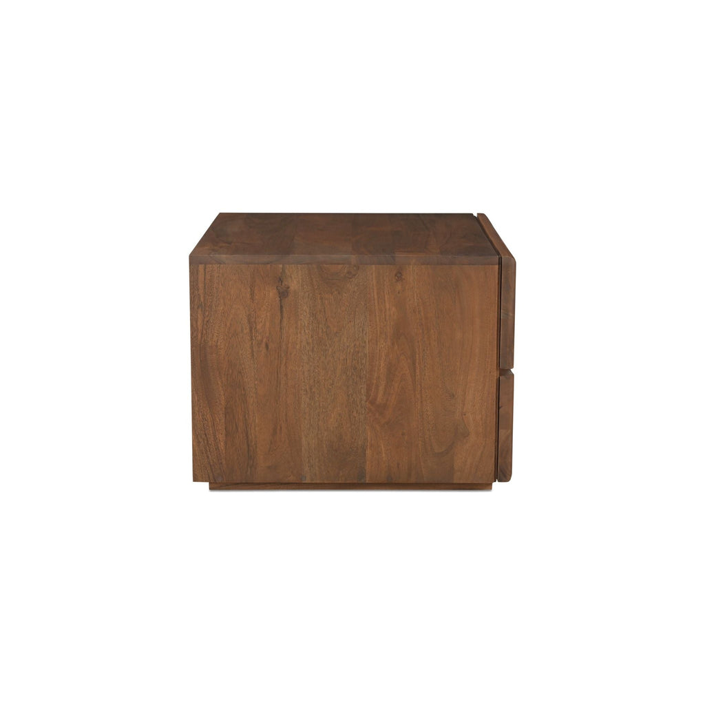 Table de chevet en acacia massif naturel et finition noyer avec détails de bords bruts et deux tiroirs pour chambre à coucher