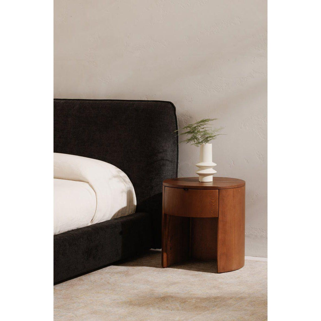 Table de chevet minimaliste en chêne massif courbé à 1 tiroir avec glissières à fermeture douce et poignée métallique pour chambre à coucher