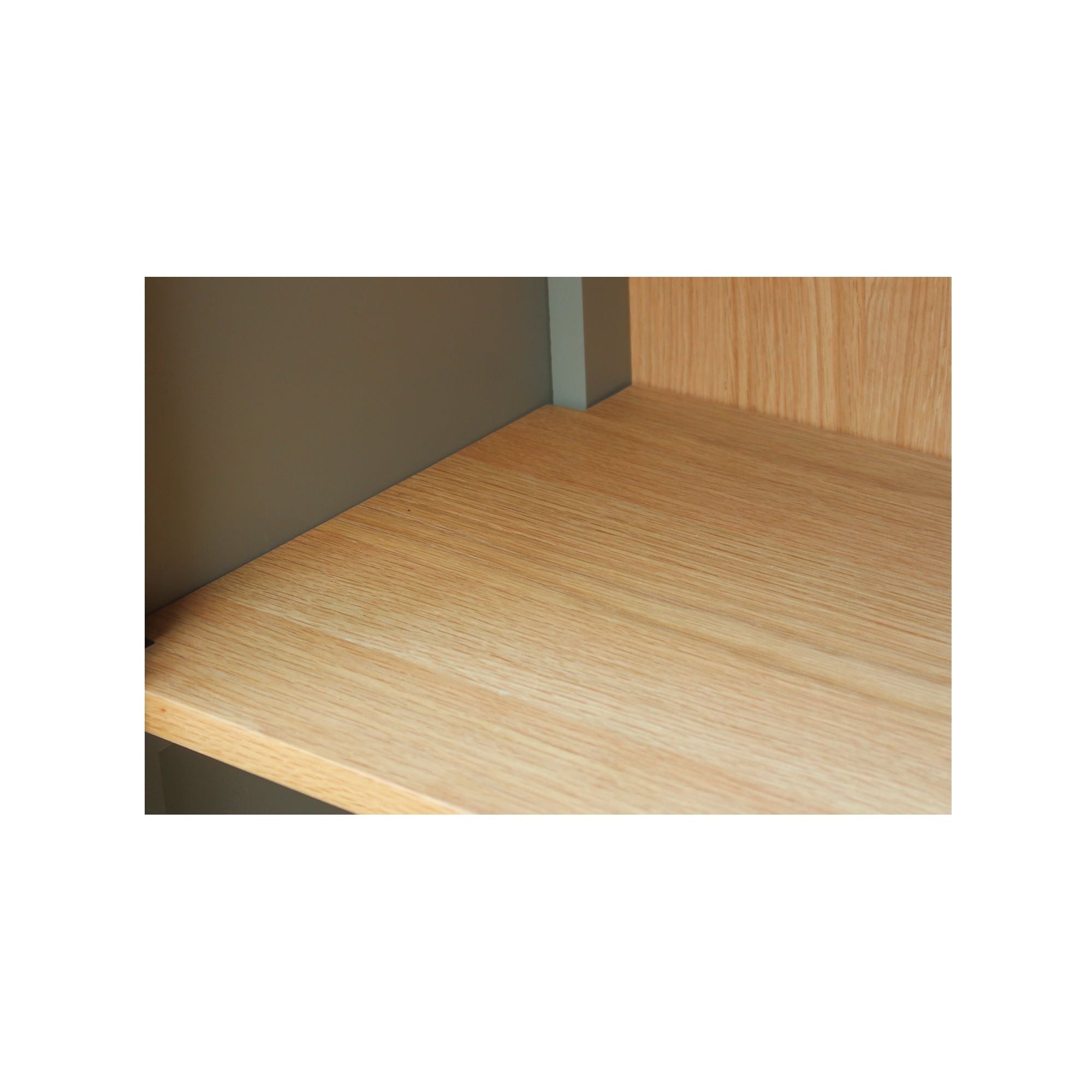 Armoire classique en bois d'hévéa et polyester rembourrée avec cadre à quatre montants pour chambre à coucher