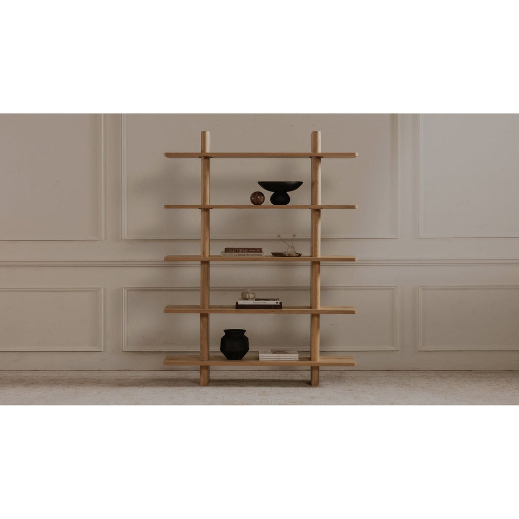 Grande bibliothèque classique en chêne massif et placage de chêne avec bordure bullnose et détails arrondis pour bureau ou salon