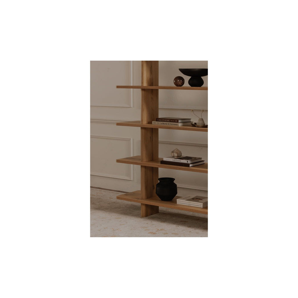 Grande bibliothèque classique en chêne massif et placage de chêne avec bordure bullnose et détails arrondis pour bureau ou salon