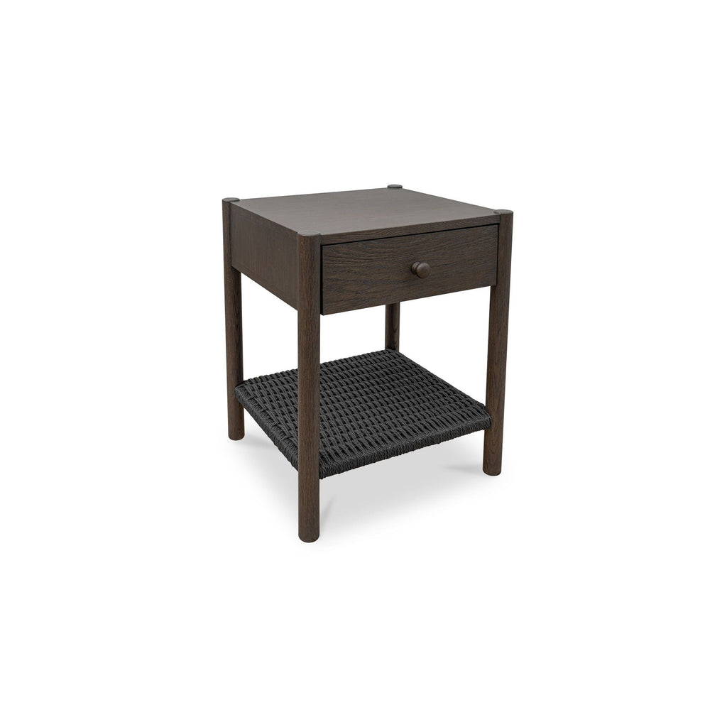 Table de chevet discrète en corde de papier tressée et chêne massif avec tiroir à fermeture amortie et étagère ouverte pour chambre à coucher