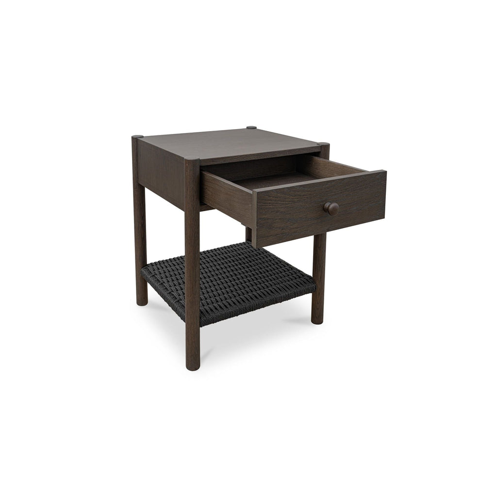Table de chevet discrète en corde de papier tressée et chêne massif avec tiroir à fermeture amortie et étagère ouverte pour chambre à coucher