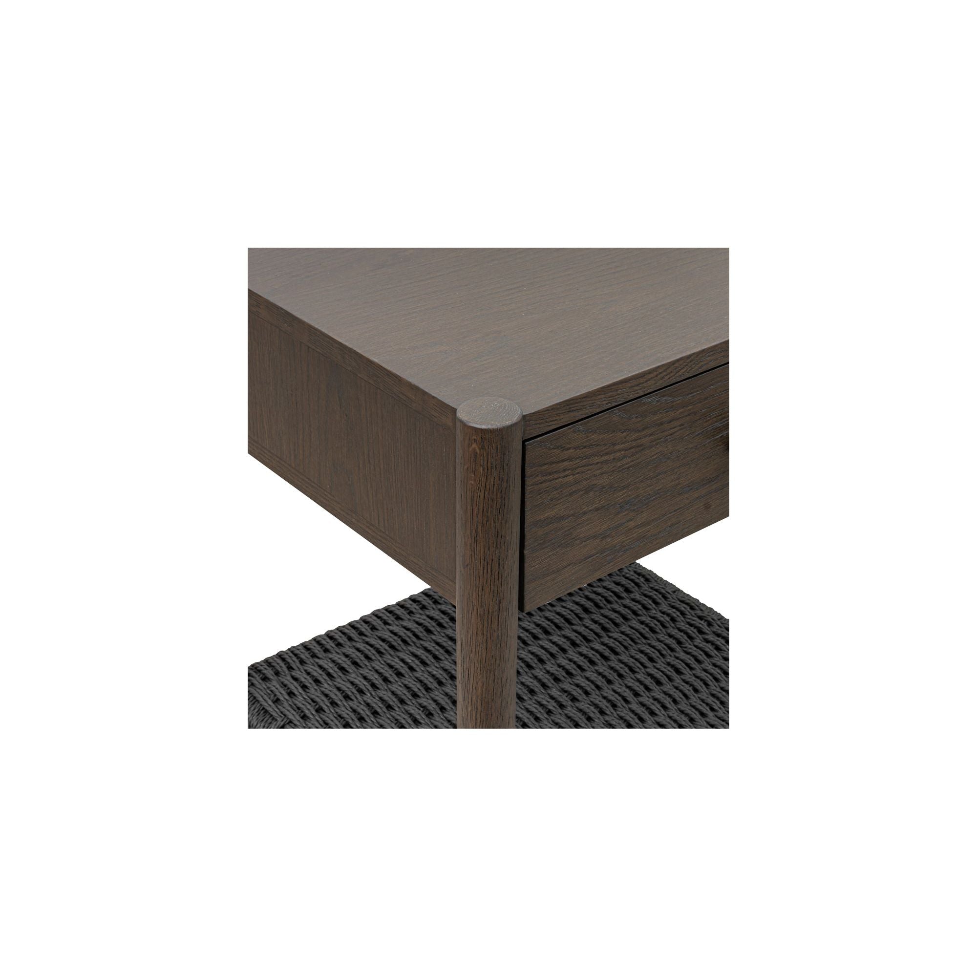 Table de chevet discrète en corde de papier tressée et chêne massif avec tiroir à fermeture amortie et étagère ouverte pour chambre à coucher