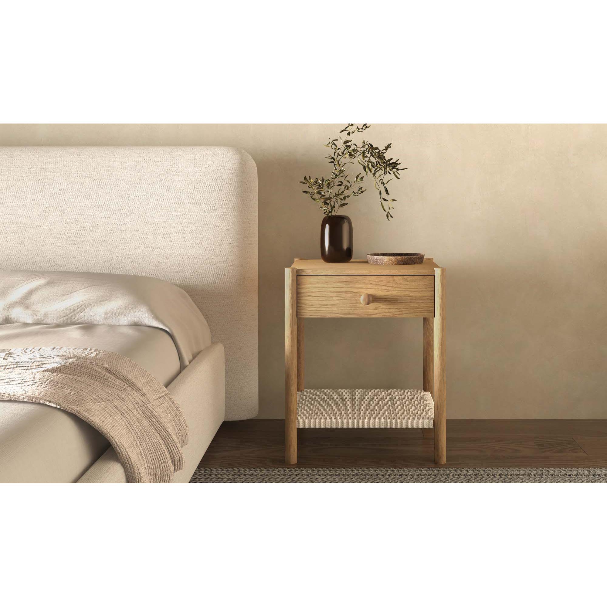Table de chevet discrète en corde de papier tressée et chêne massif avec tiroir à fermeture amortie et étagère ouverte pour chambre à coucher