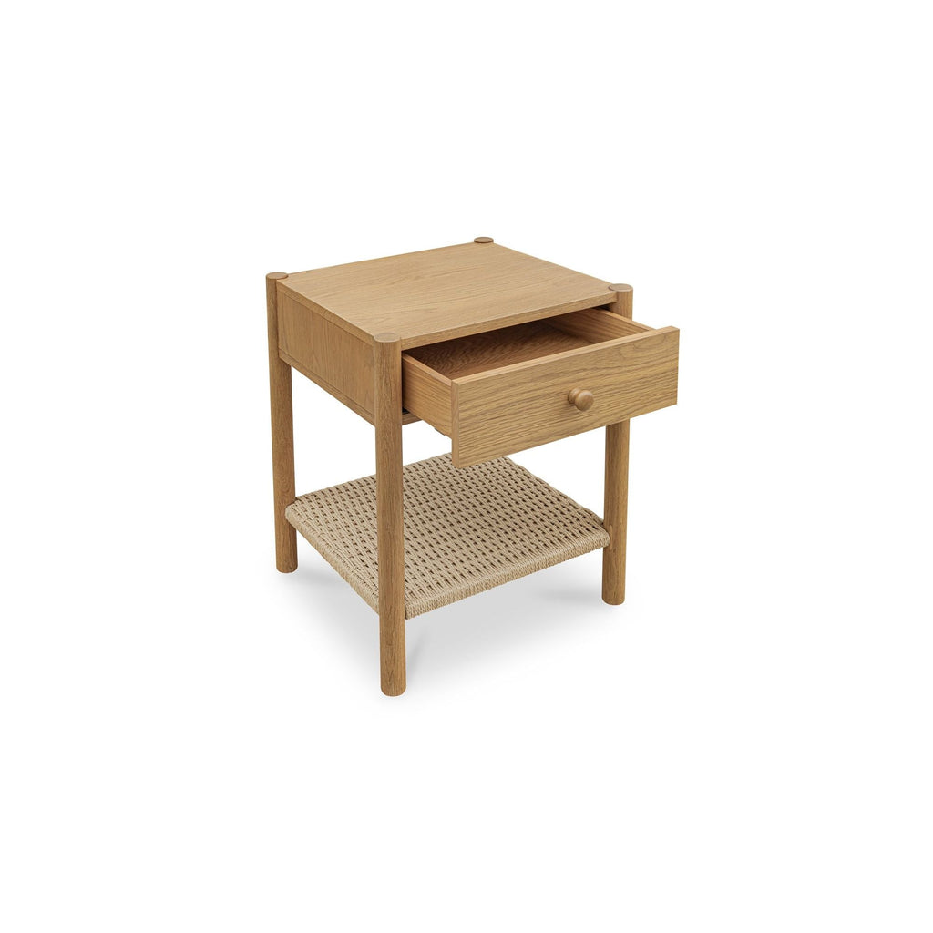 Table de chevet discrète en corde de papier tressée et chêne massif avec tiroir à fermeture amortie et étagère ouverte pour chambre à coucher