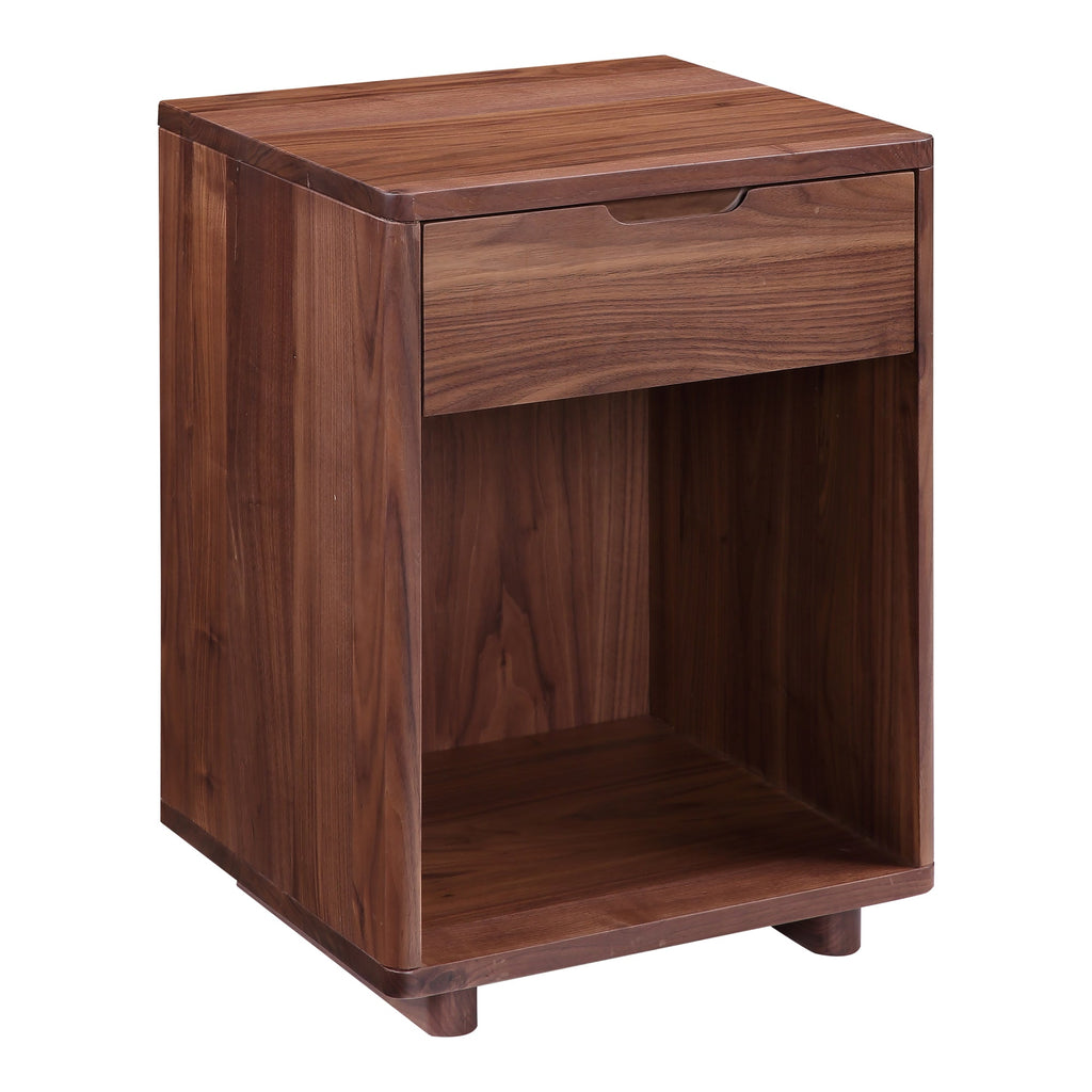 Table de chevet minimaliste en chêne massif avec poignée découpée et zone d'affichage ouverte pour chambre à coucher