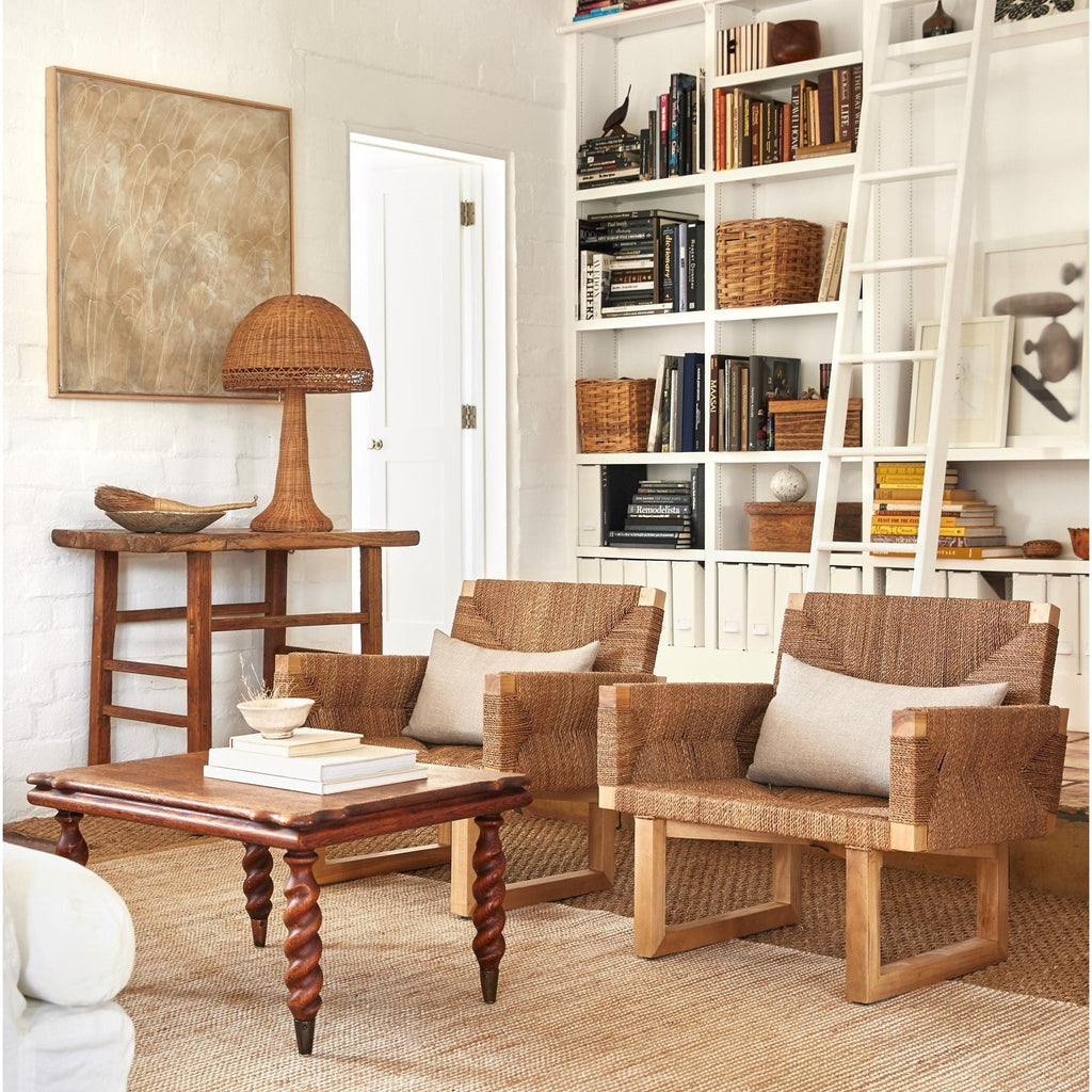 Chaise longue rustique en corde d'herbes marines et bois de hêtre avec texture tressée naturelle pour salon ou patio