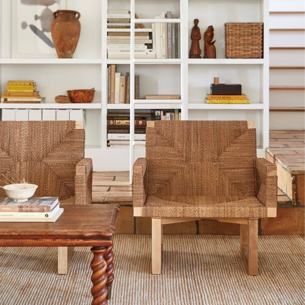 Chaise longue rustique en corde d'herbes marines et bois de hêtre avec texture tressée naturelle pour salon ou patio