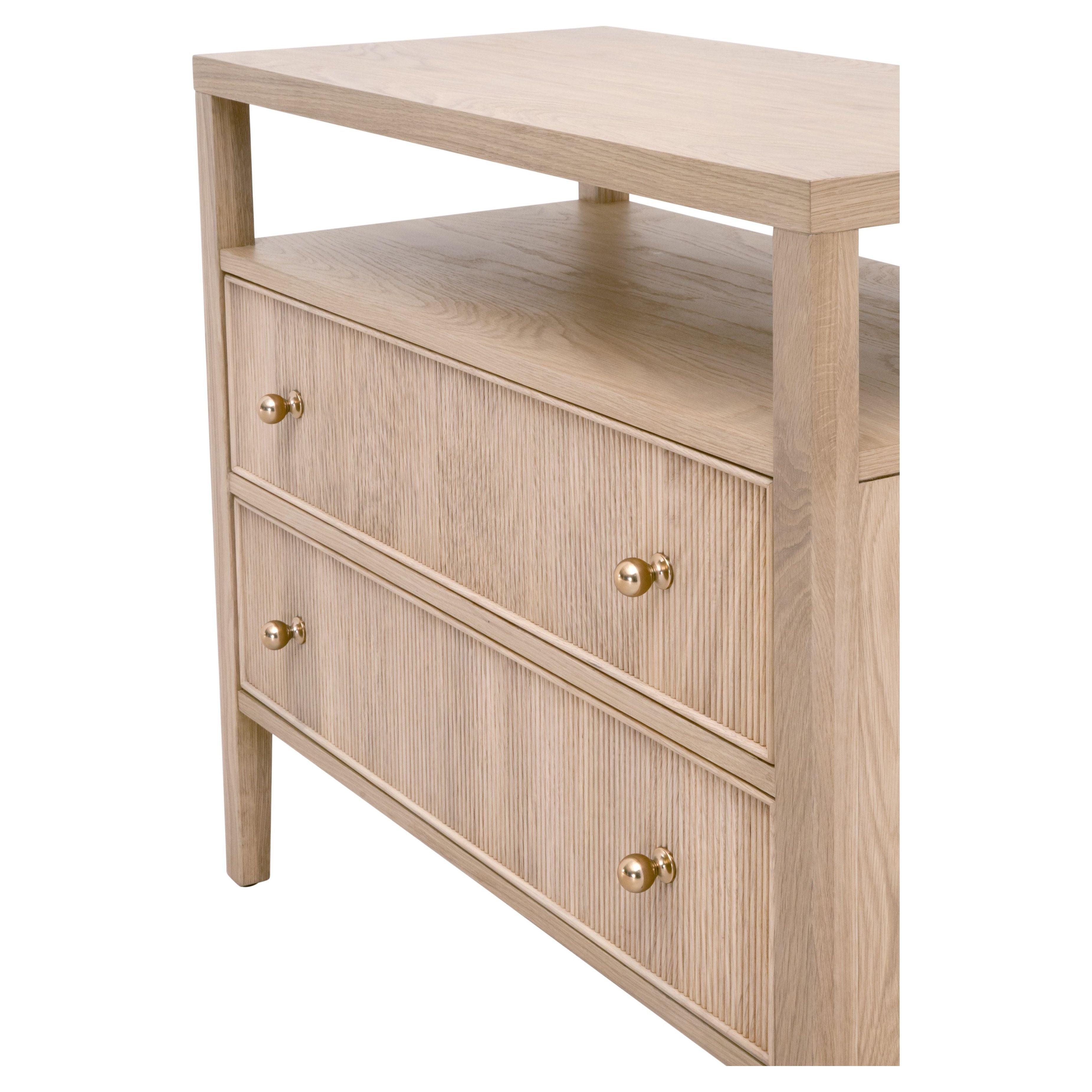 Table de chevet transitionnelle en chêne massif 2 tiroirs avec façades cannelées et étagère ouverte pour chambre à coucher