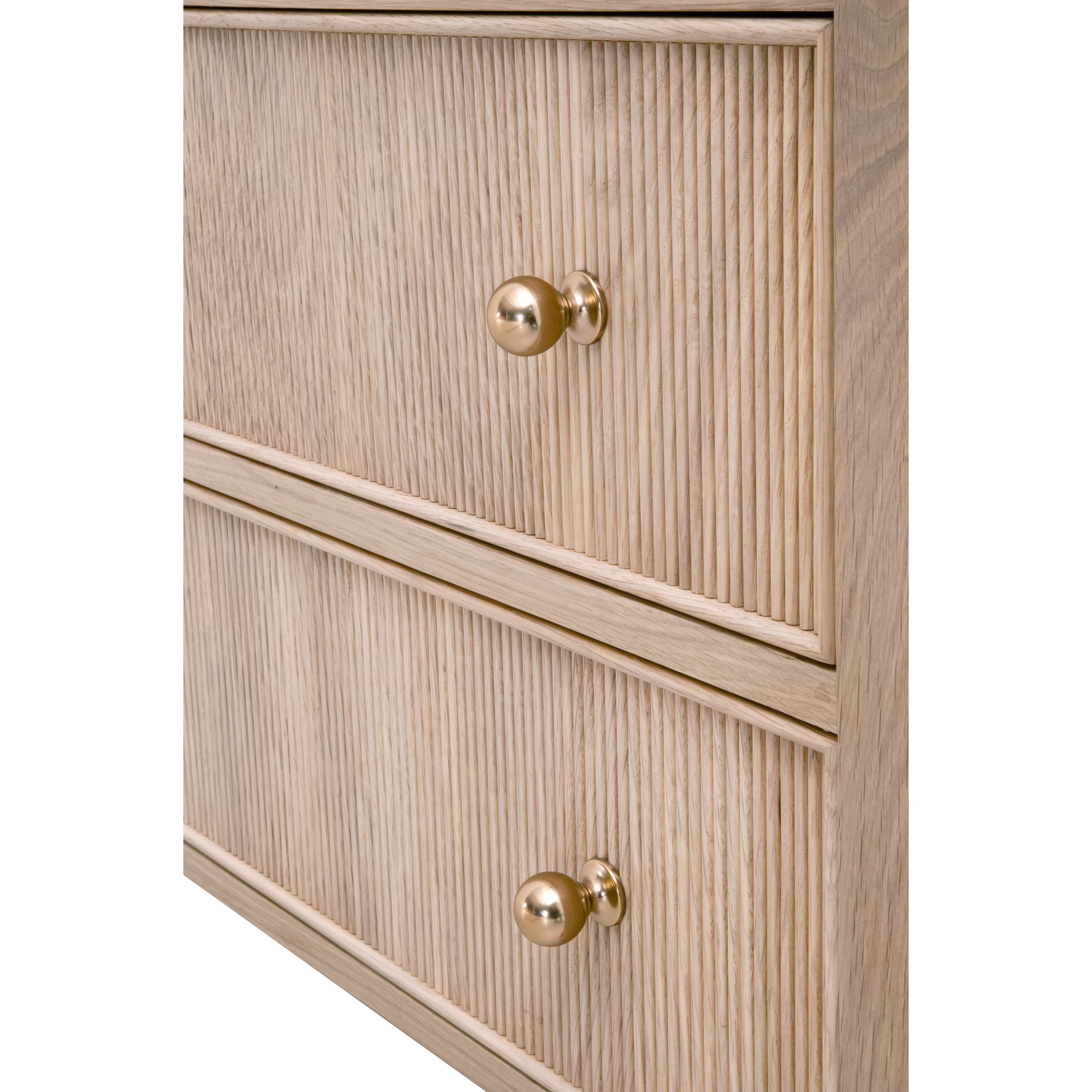 Table de chevet transitionnelle en chêne massif 2 tiroirs avec façades cannelées et étagère ouverte pour chambre à coucher