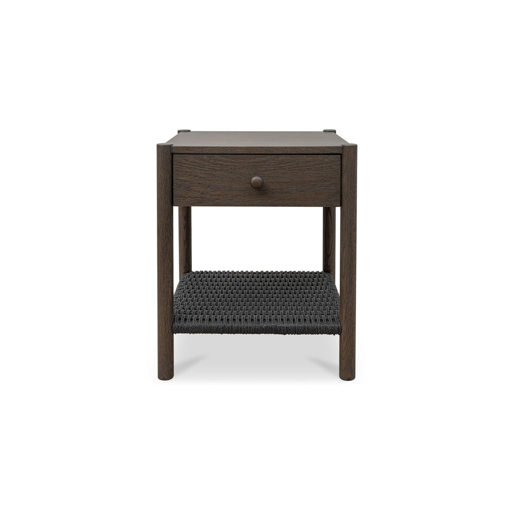 Table de chevet discrète en corde de papier tressée et chêne massif avec tiroir à fermeture amortie et étagère ouverte pour chambre à coucher