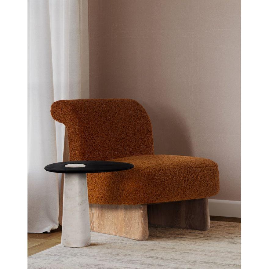 Fauteuil moderne classique en bouclette et chêne massif avec piètement luge pour salon ou bureau