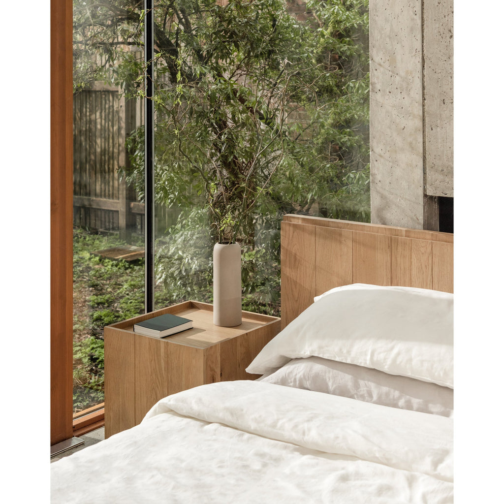 Table de chevet contemporaine en chêne massif avec meuble à porte unique magnétique pour chambre à coucher