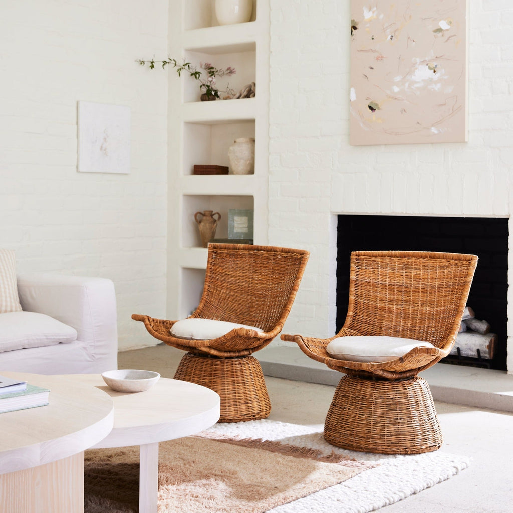 Fauteuil pivotant de petite taille, style Mid-Century Modern, en rotin et lin, idéal pour une chambre ou un bureau