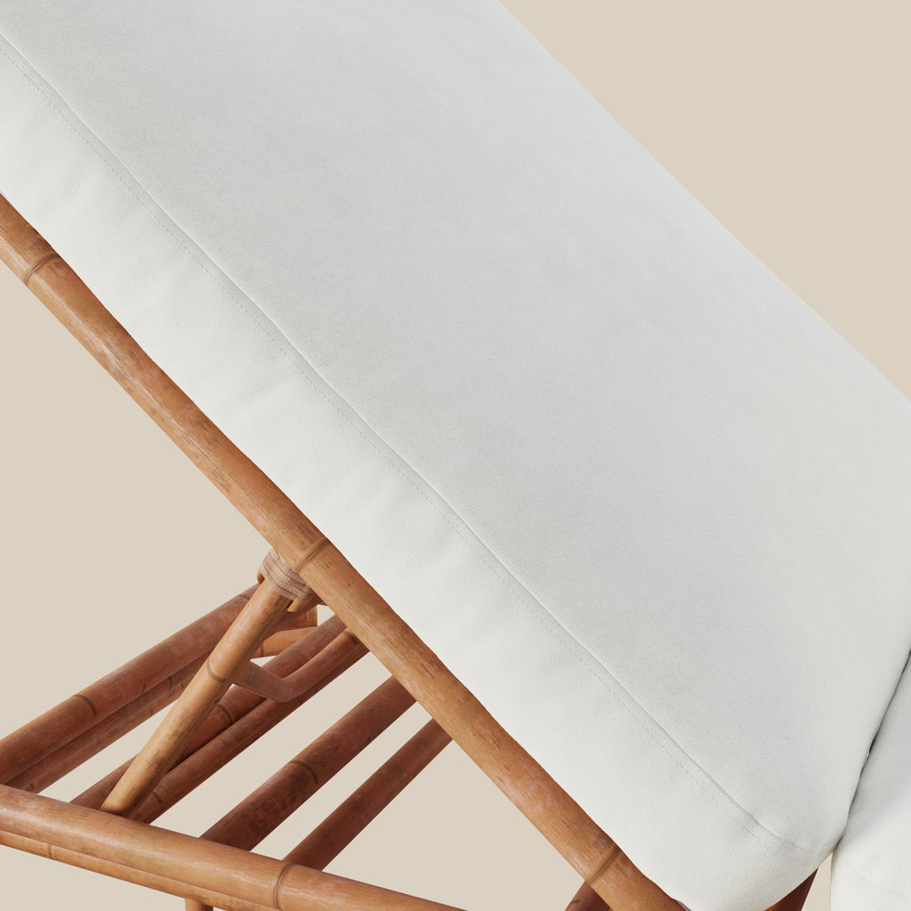 Bain de soleil d'extérieur élevé en rotin régénérateur et biosourcé, avec coussin certifié OEKO-100, pour jardin ou piscine