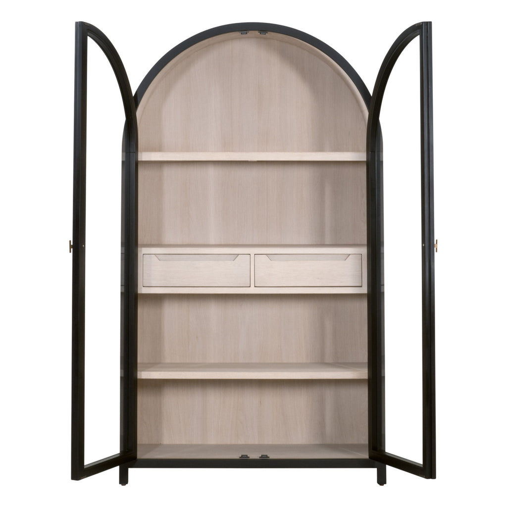 Vitrine de salon de style transitionnel en bouleau noir et verre trempé, avec cadre arqué et poignées dorées