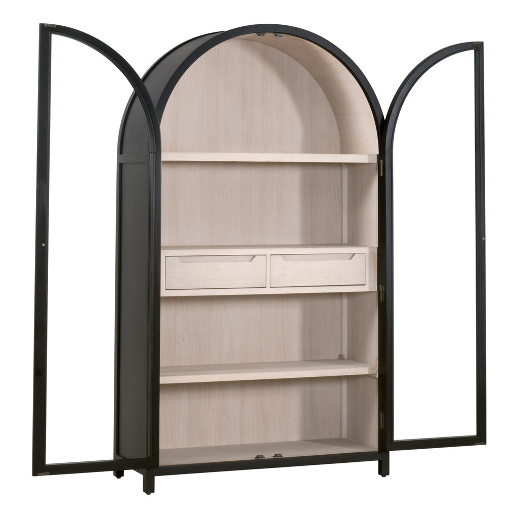 Vitrine de salon de style transitionnel en bouleau noir et verre trempé, avec cadre arqué et poignées dorées