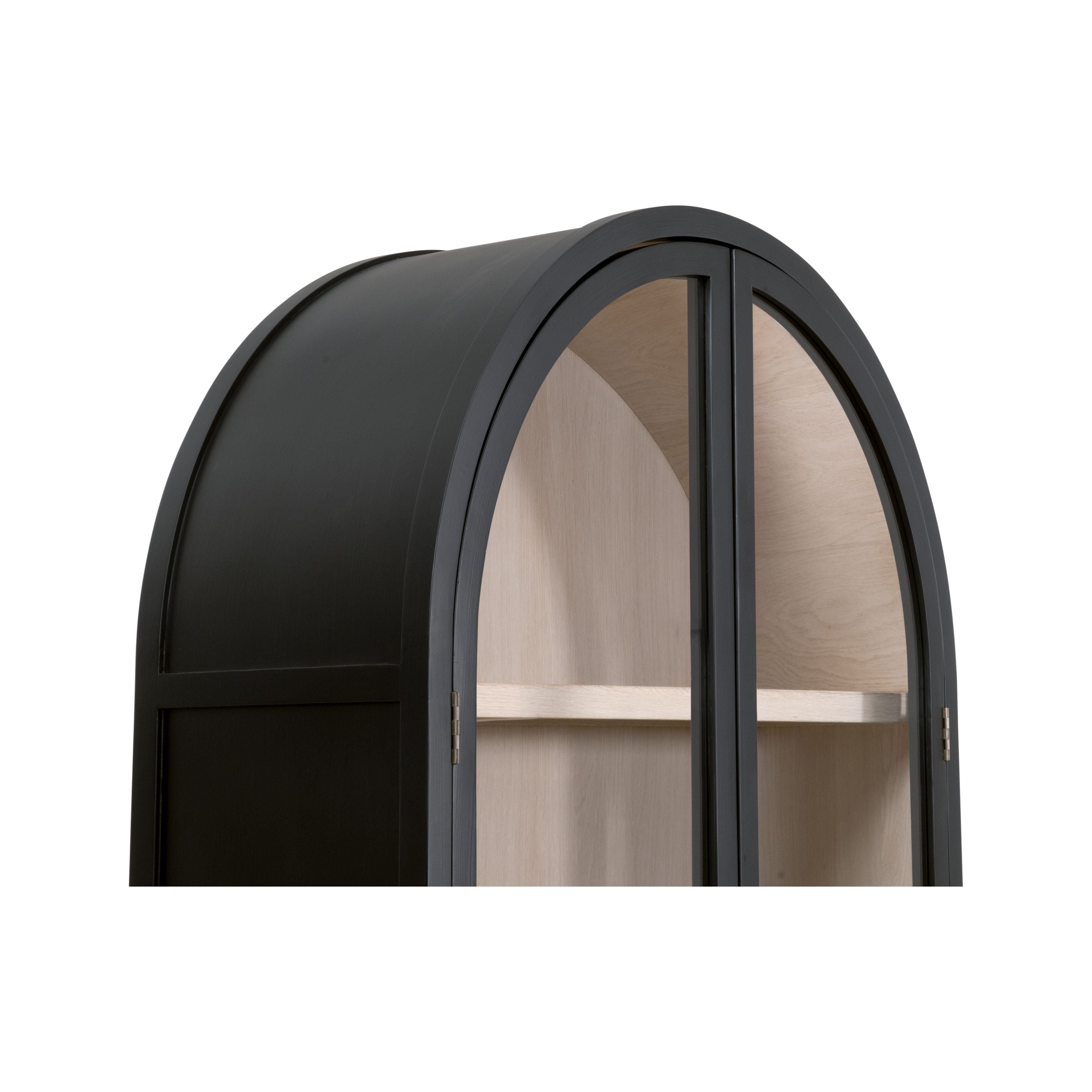 Vitrine de salon de style transitionnel en bouleau noir et verre trempé, avec cadre arqué et poignées dorées