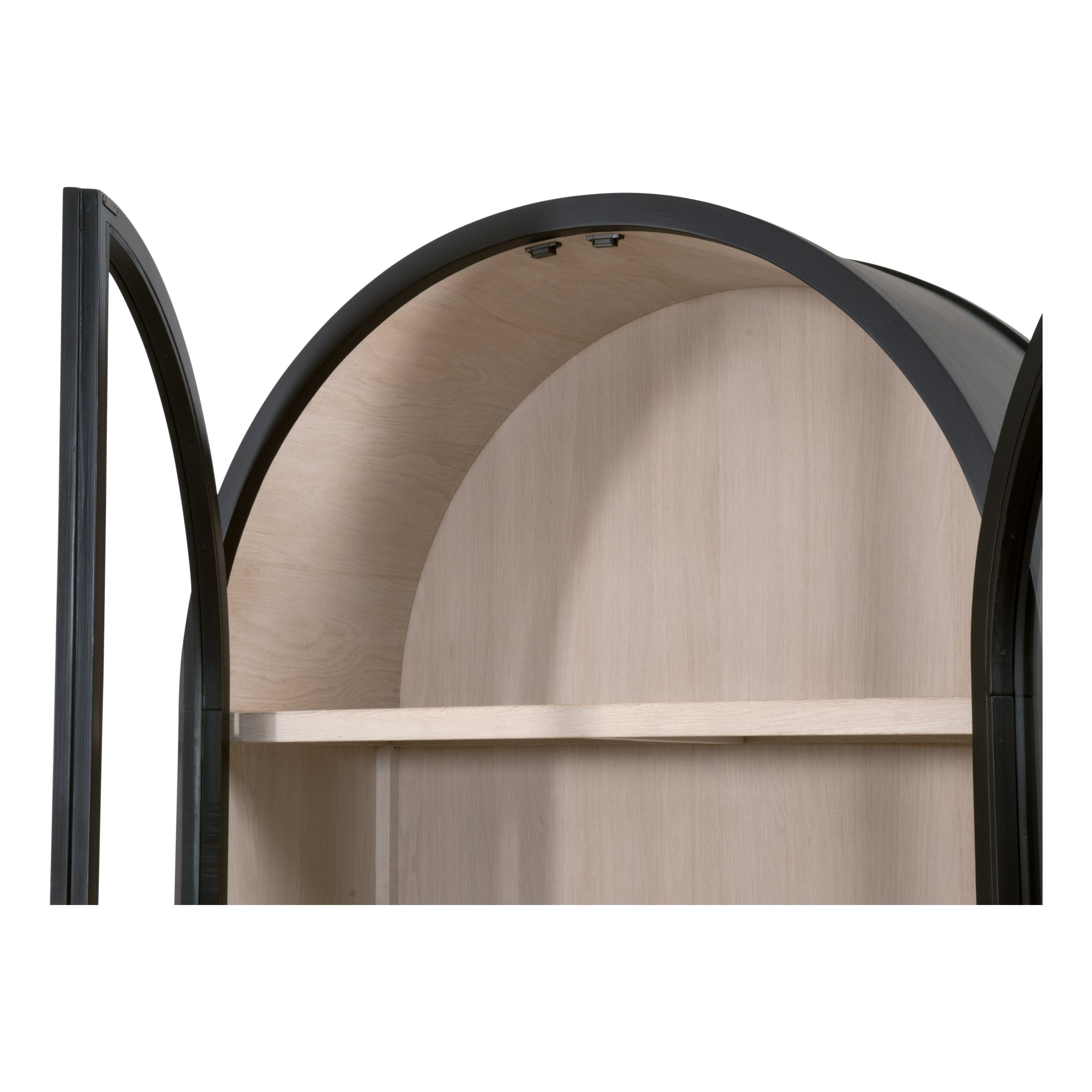 Vitrine de salon de style transitionnel en bouleau noir et verre trempé, avec cadre arqué et poignées dorées