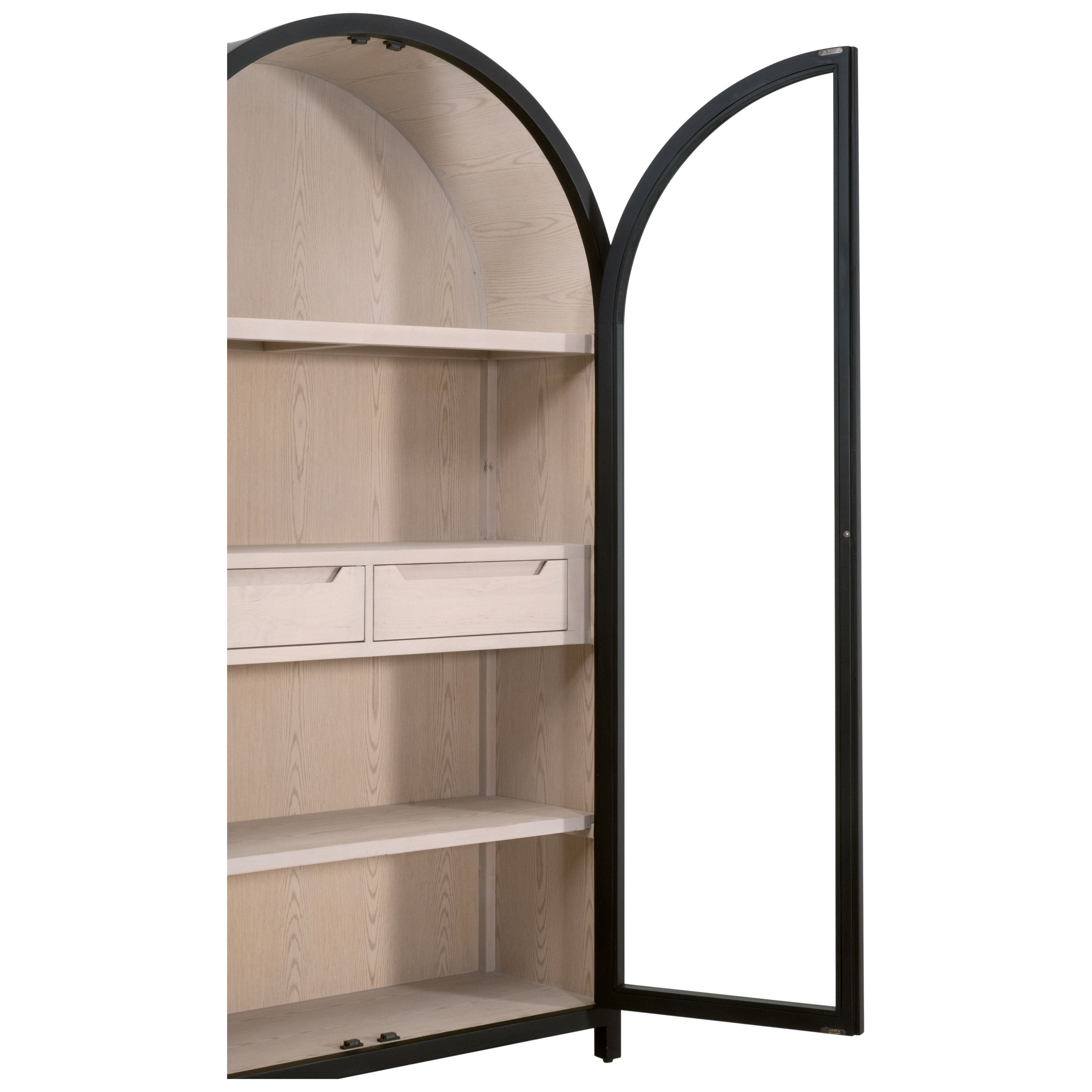 Vitrine de salon de style transitionnel en bouleau noir et verre trempé, avec cadre arqué et poignées dorées