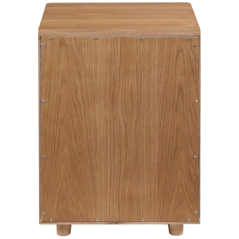 Table de chevet minimaliste en chêne massif avec poignée découpée et zone d'affichage ouverte pour chambre à coucher