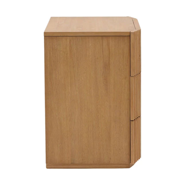 Table de chevet minimaliste en hévéa et placage de chêne avec tiroir unique et pieds effilés pour chambre à coucher