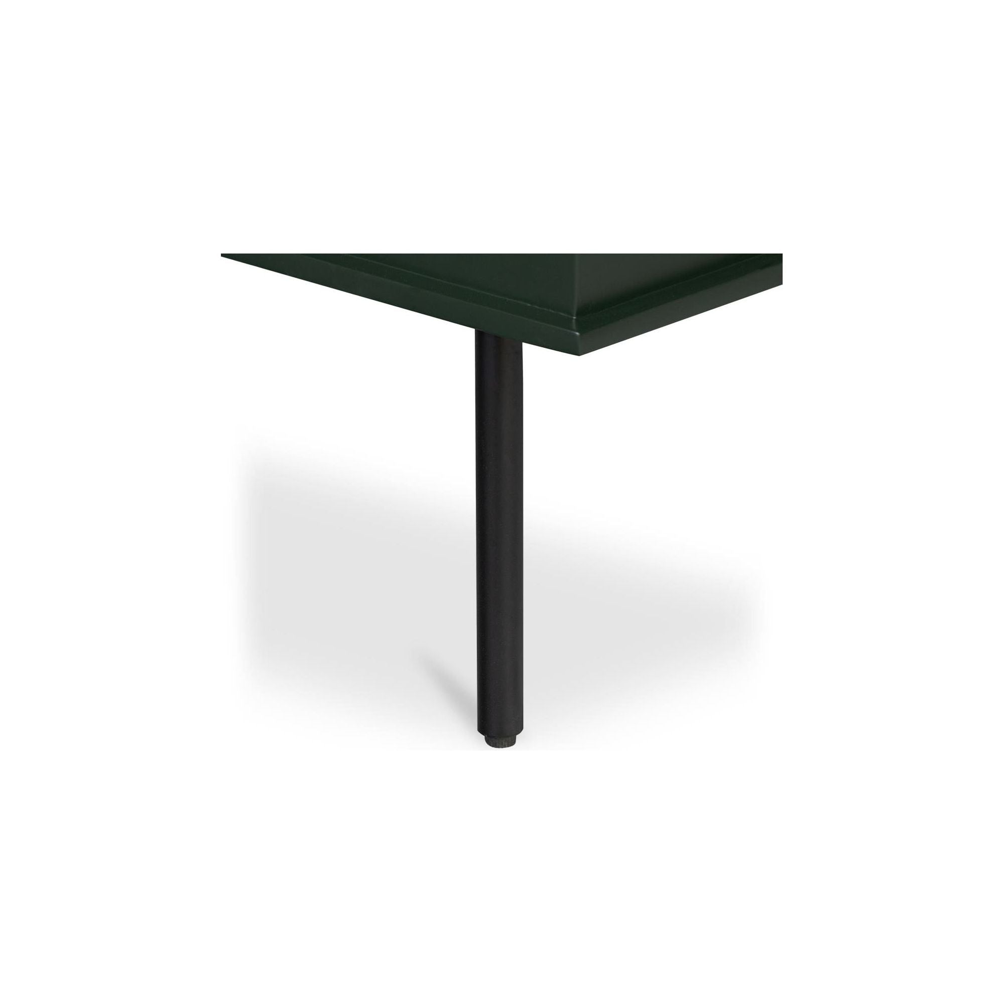 Table de chevet industrielle en MDF et acacia à 3 tiroirs avec pieds en fer noir et poignées style heurtoir pour chambre à coucher