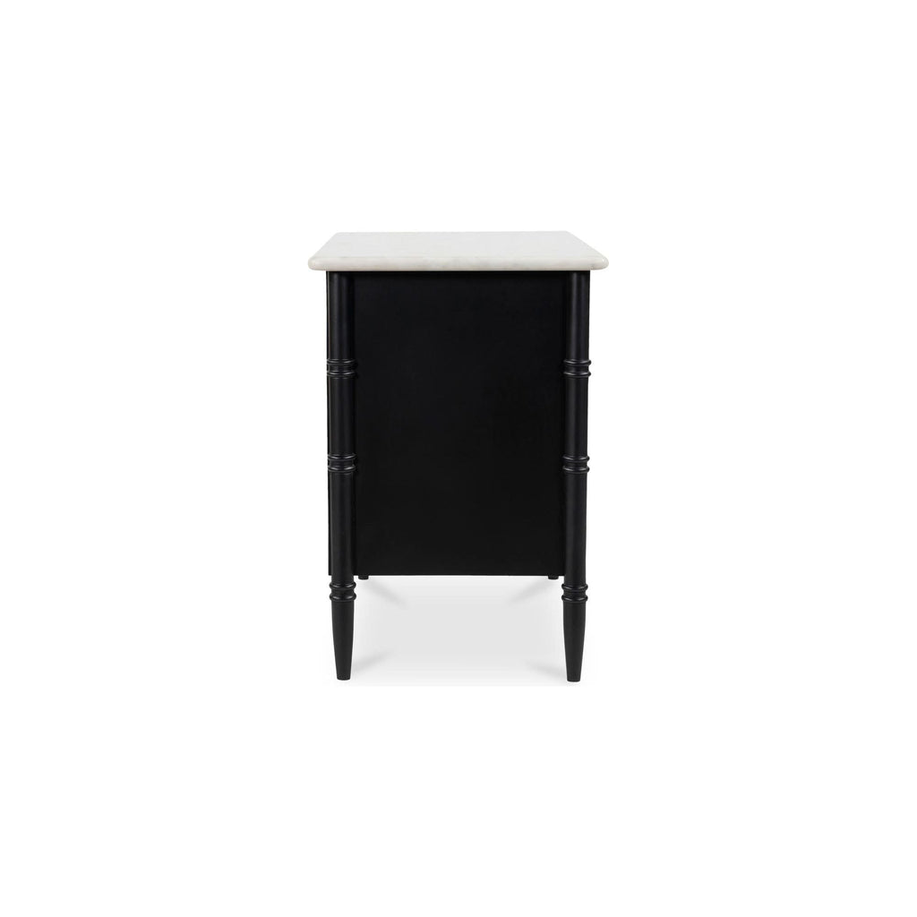 Table de chevet avec plateau en marbre et bois de manguier d'inspiration provençale, poignées en laiton et deux tiroirs pour chambre à coucher