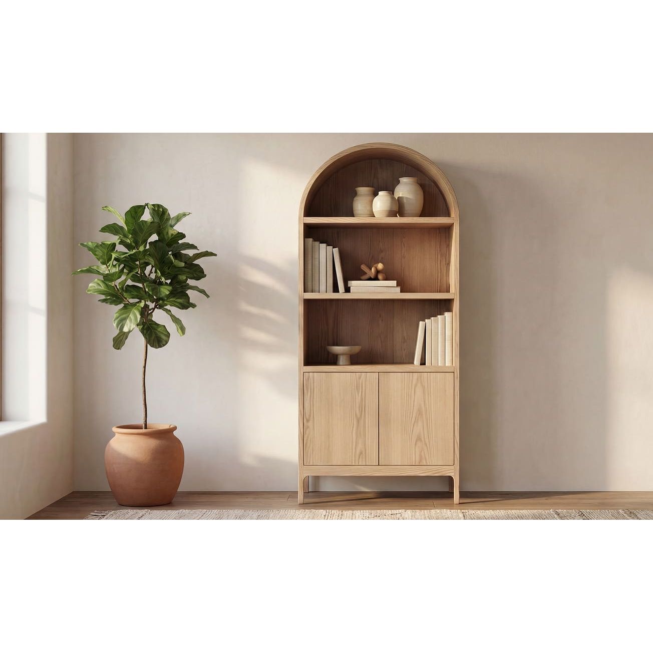 Vitrine en chêne massif et contreplaqué courbés avec détail en arc et rangement ouvert/fermé pour salon